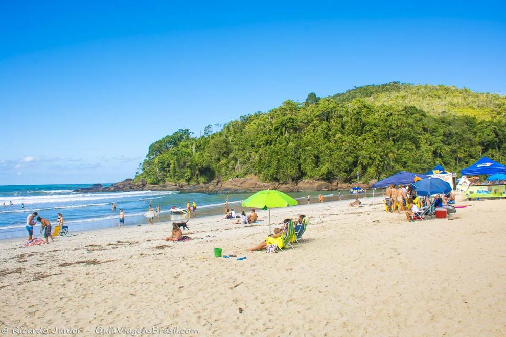 Imagem de um dia ensolarado e maravilhoso na Praia de Itamambuca.